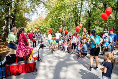 Auf der Laufstrecke sorgte eine Clownband für gute Stimmung