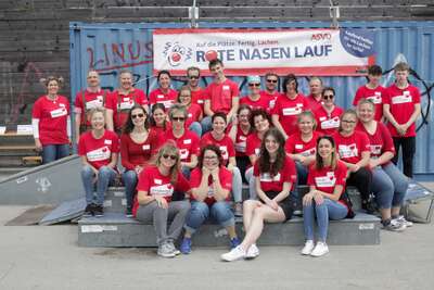 Gruppenfoto beim ROTE NASEN LAUF Bisamberg