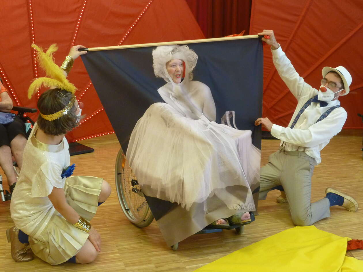 Clowns im Pflegeheim beim ROTE NASEN Varieté