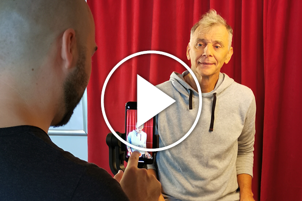 Martin Beck im Interview vor dem roten Vorhang